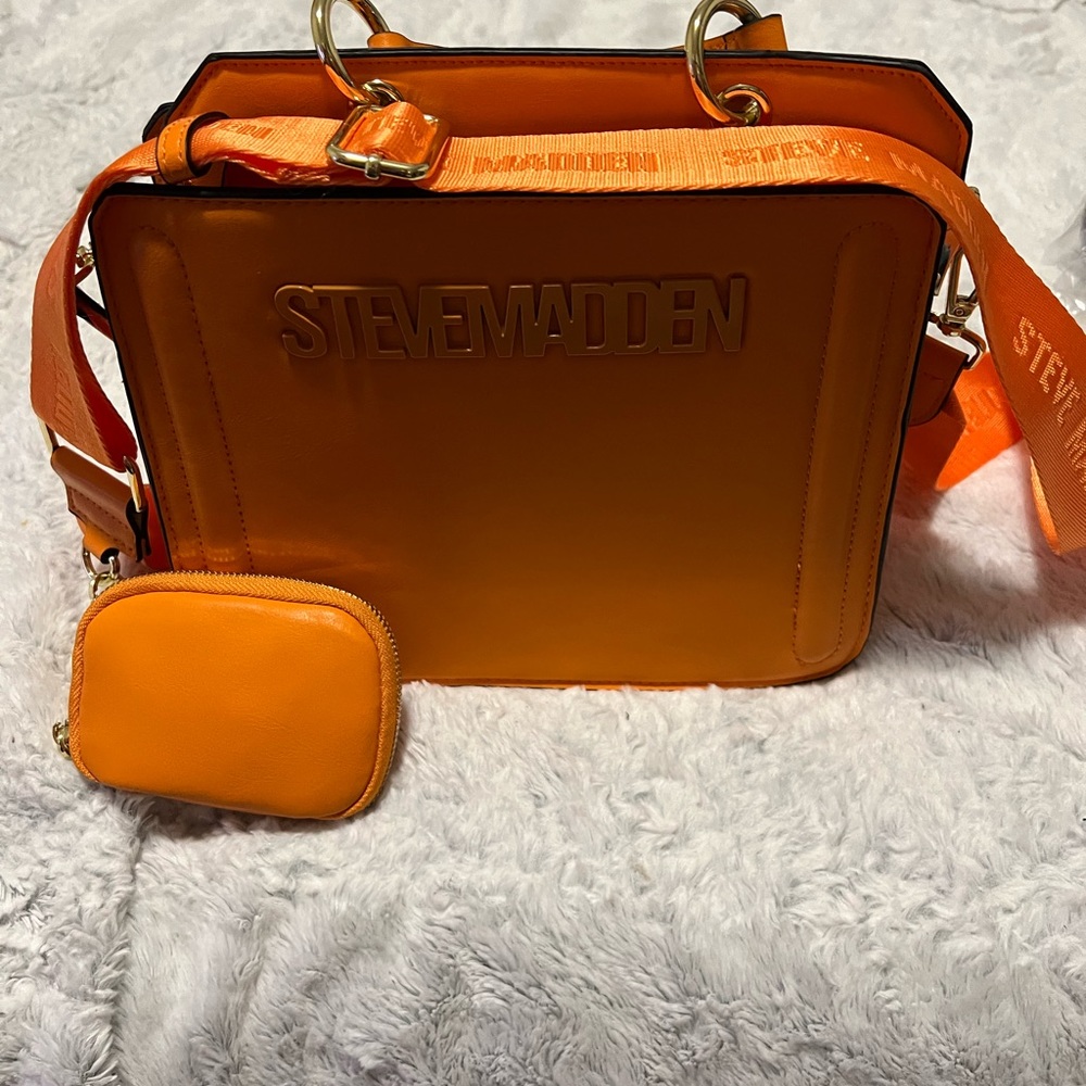 Orange Steve Madden wanted viral on tik tok. It’s so bright and beautiful!